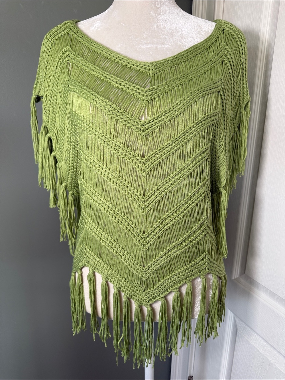 New In Crochet Fringe Poncho Top Boho Festival Beach Cover Up S/M